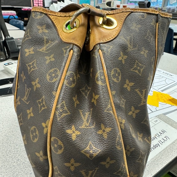 Authentic Louis Vuitton Galleria PM Pre-Loved - Picture 5 of 13